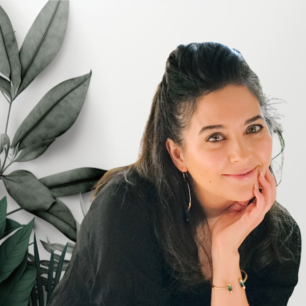 chantale-interior-designer-3d-method Chantale Heron, Interior Designer and Design Coach, smiling portrait with greenery background — founder of Interior Lifestyle Design and creator of the 3D Method™
